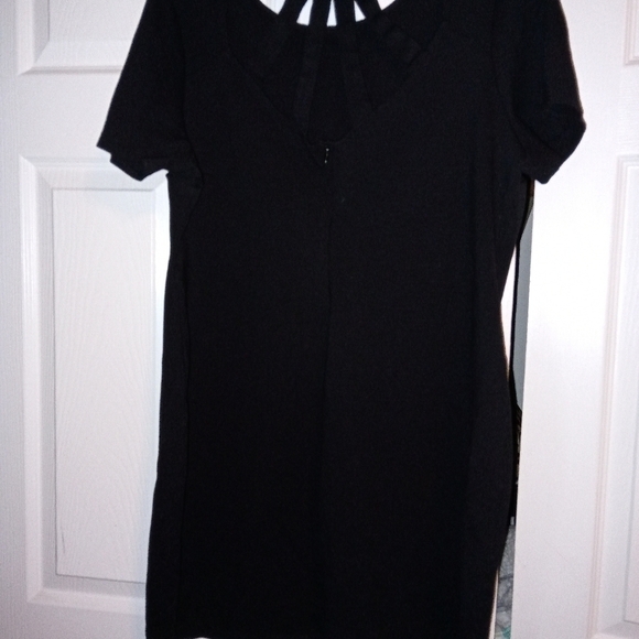 Black body con dress bow in back alil open with straps - Picture 5 of 5
